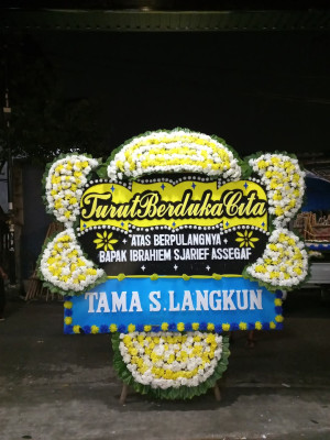 Papan Bunga Duka di Gunungparang